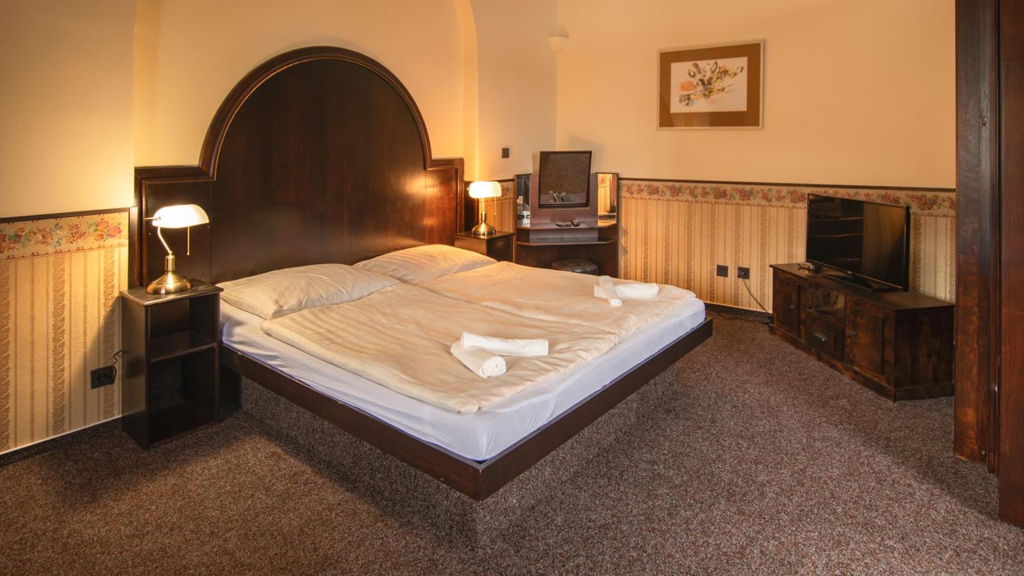 Hotel Lovecky Zamecek Orion Liberec Exterior photo