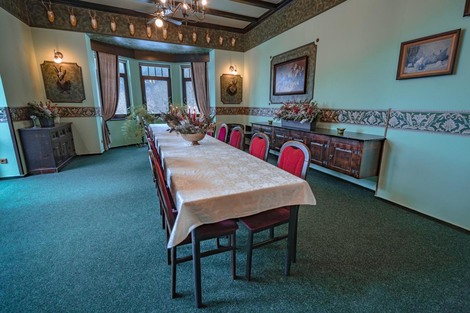 Hotel Lovecky Zamecek Orion Liberec Exterior photo