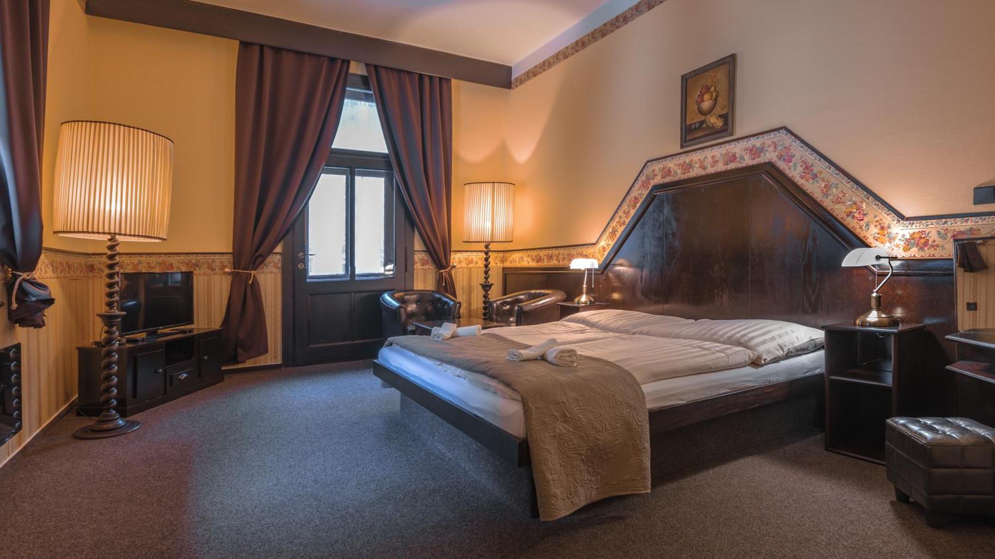 Hotel Lovecky Zamecek Orion Liberec Exterior photo